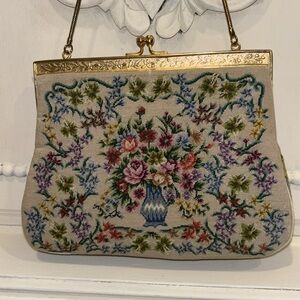 Vintage Petit Point
Embroidered Tapestry Purse
Handbag Beige Floral Kisslock